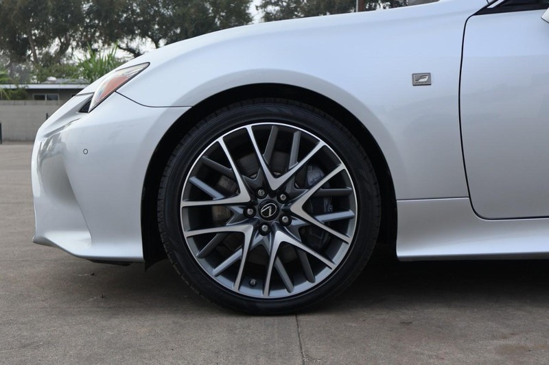 Lexus RC Vehicle Full-screen Gallery Image 14