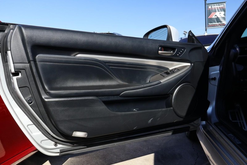 Lexus RC Vehicle Full-screen Gallery Image 15