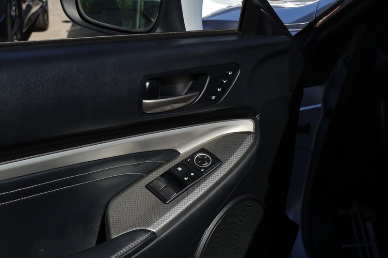 Lexus RC Vehicle Full-screen Gallery Image 16