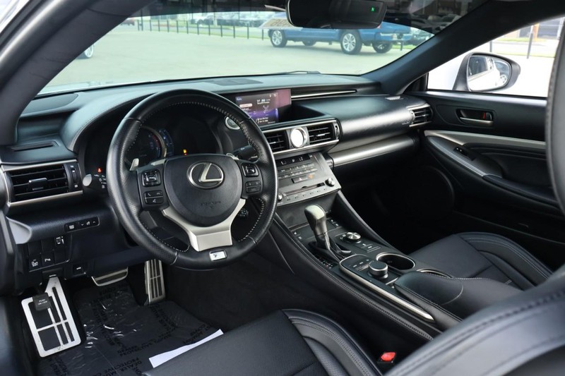 Lexus RC Vehicle Full-screen Gallery Image 17