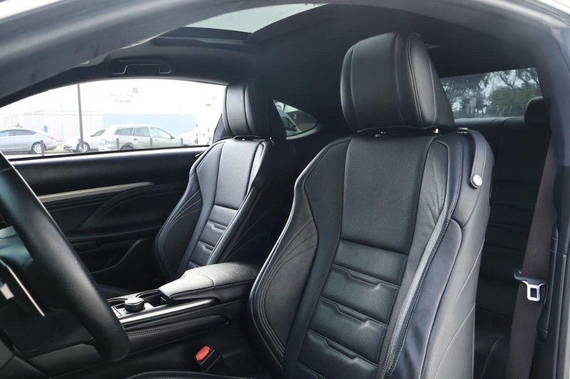 Lexus RC Vehicle Full-screen Gallery Image 20