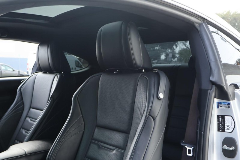 Lexus RC Vehicle Full-screen Gallery Image 21