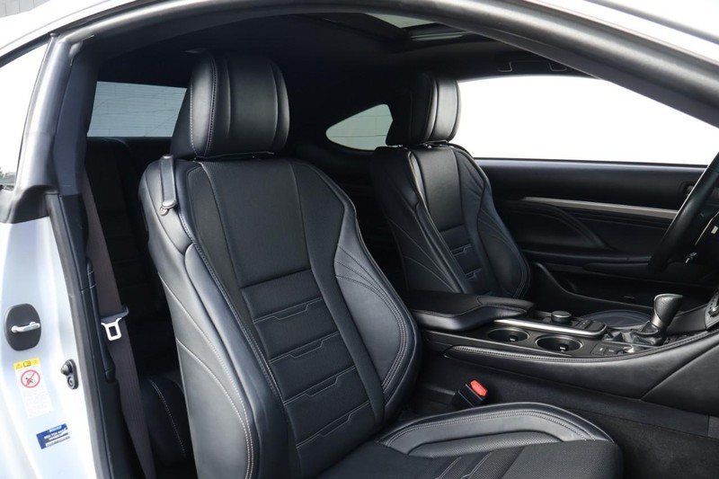 Lexus RC Vehicle Full-screen Gallery Image 24