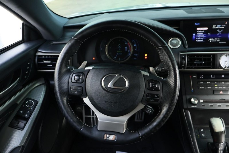 Lexus RC Vehicle Full-screen Gallery Image 26
