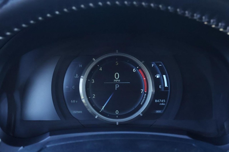 Lexus RC Vehicle Full-screen Gallery Image 29