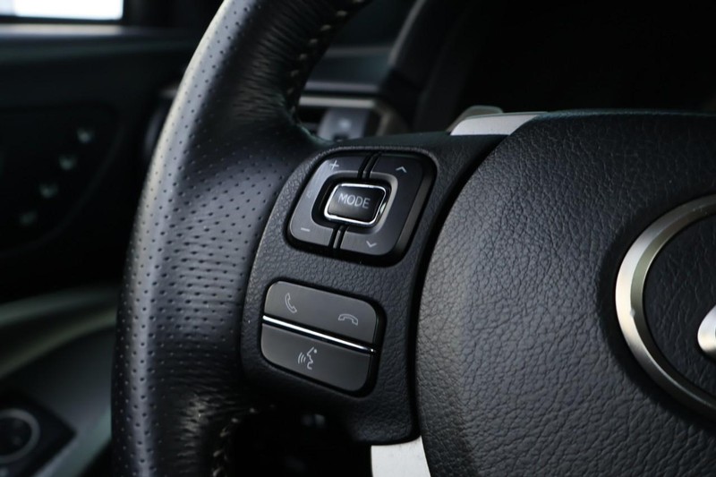 Lexus RC Vehicle Full-screen Gallery Image 30