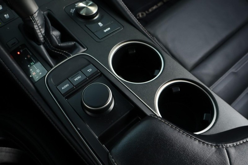 Lexus RC Vehicle Full-screen Gallery Image 39