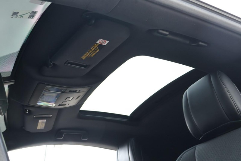 Lexus RC Vehicle Full-screen Gallery Image 40