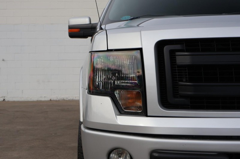 Ford F-150 Vehicle Full-screen Gallery Image 03