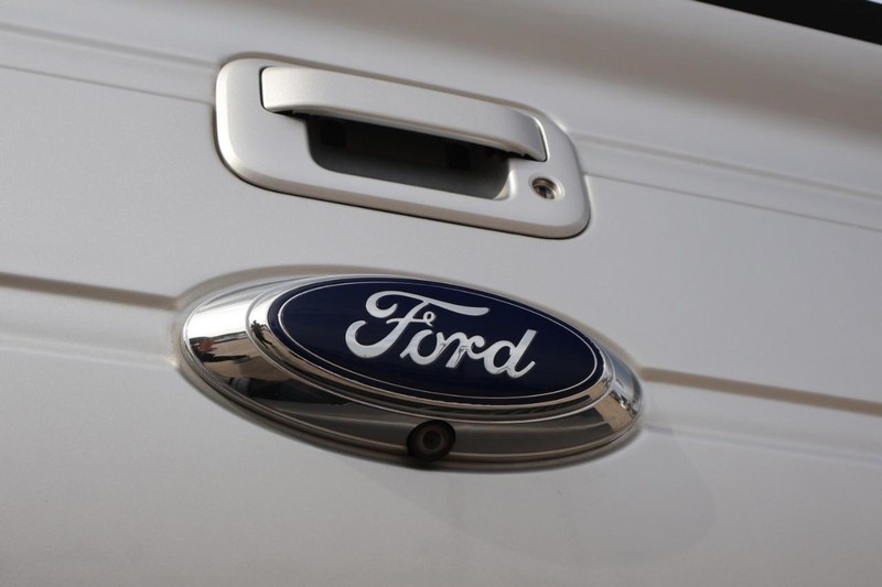 Ford F-150 Vehicle Full-screen Gallery Image 08