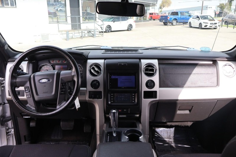 Ford F-150 Vehicle Full-screen Gallery Image 25