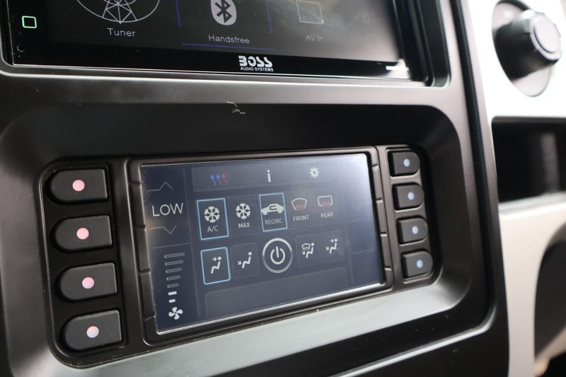 Ford F-150 Vehicle Full-screen Gallery Image 30