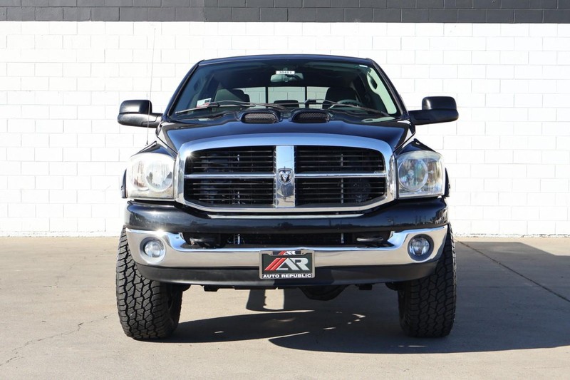 Dodge Ram 2500 Vehicle Full-screen Gallery Image 02