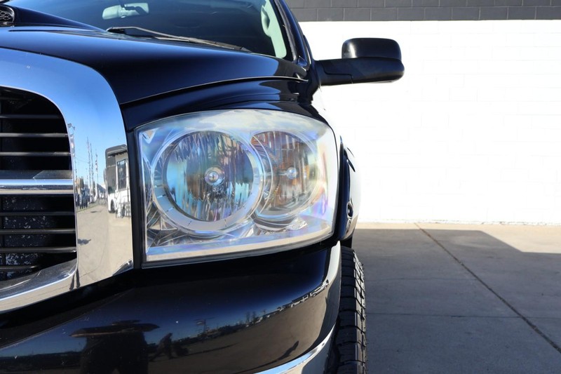 Dodge Ram 2500 Vehicle Full-screen Gallery Image 03