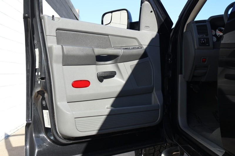 Dodge Ram 2500 Vehicle Full-screen Gallery Image 15