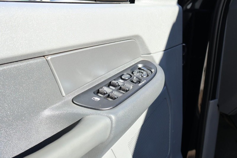 Dodge Ram 2500 Vehicle Full-screen Gallery Image 16