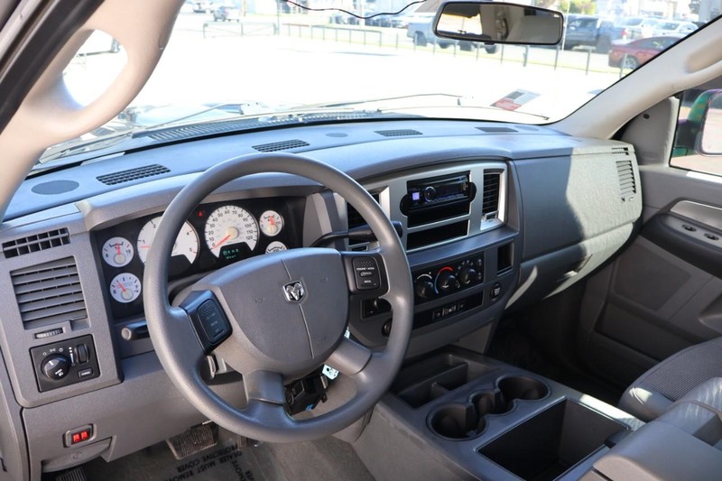 Dodge Ram 2500 Vehicle Full-screen Gallery Image 17