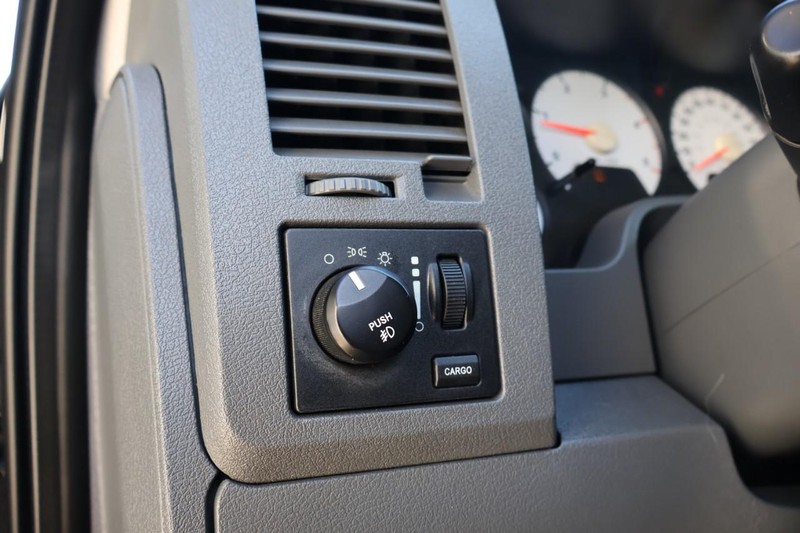 Dodge Ram 2500 Vehicle Full-screen Gallery Image 18