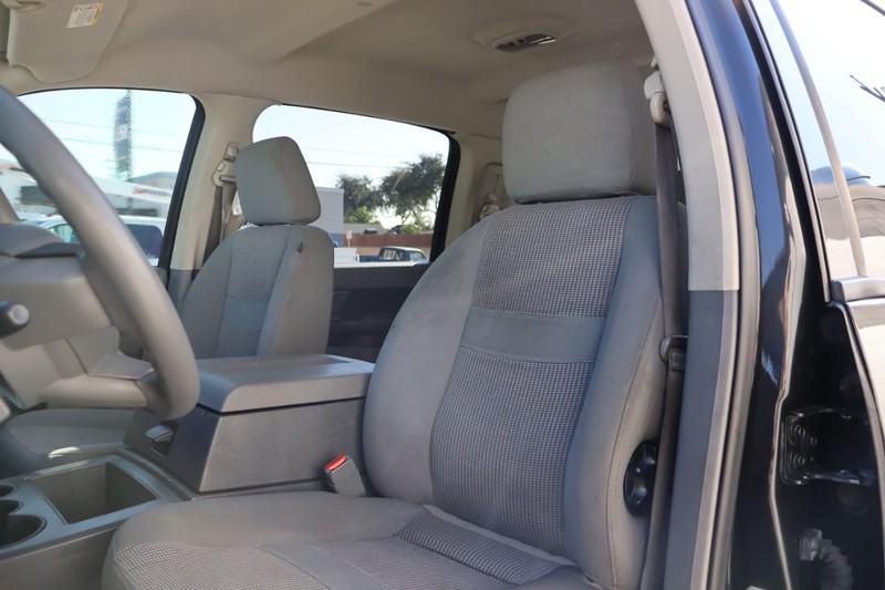 Dodge Ram 2500 Vehicle Full-screen Gallery Image 19