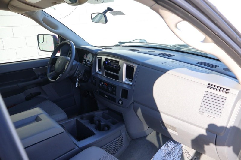 Dodge Ram 2500 Vehicle Full-screen Gallery Image 21