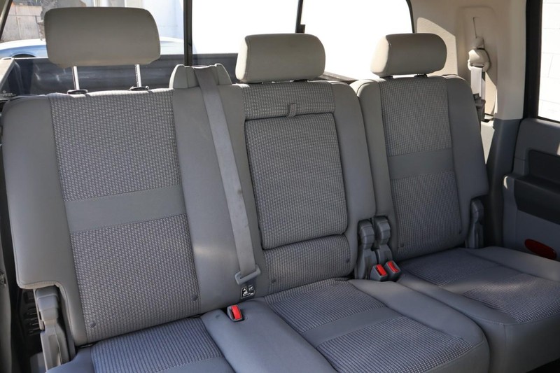 Dodge Ram 2500 Vehicle Full-screen Gallery Image 23