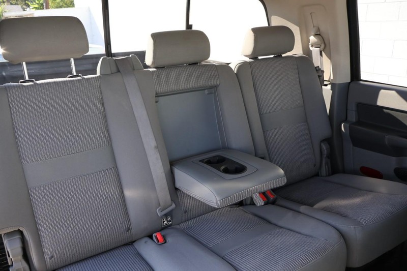 Dodge Ram 2500 Vehicle Full-screen Gallery Image 24