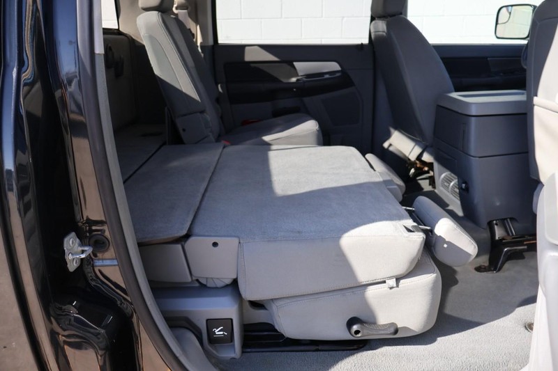 Dodge Ram 2500 Vehicle Full-screen Gallery Image 27