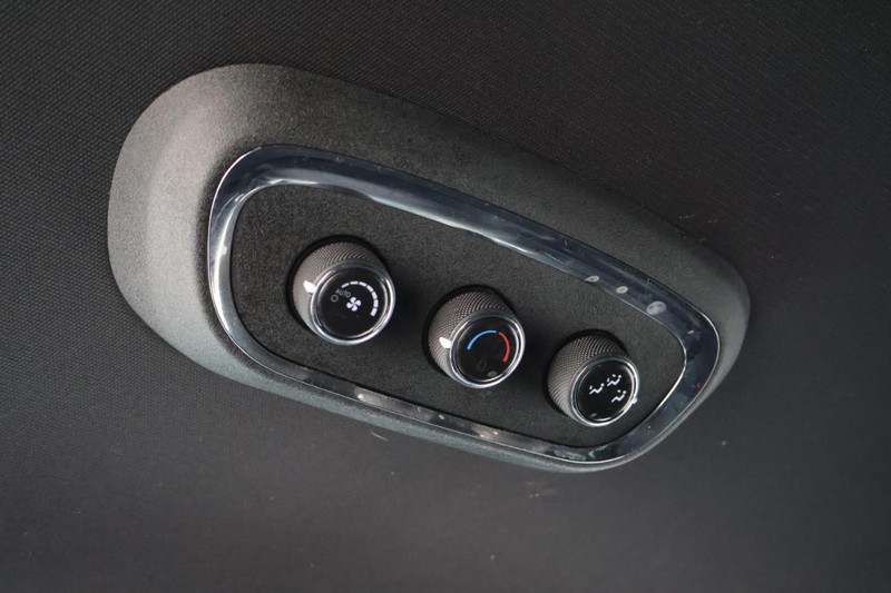 Dodge Durango Vehicle Full-screen Gallery Image 24