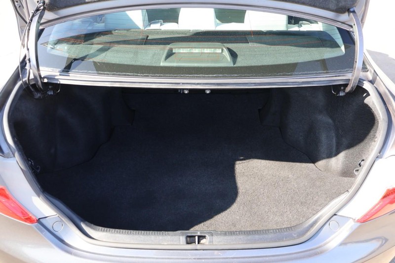 Toyota Camry Vehicle Full-screen Gallery Image 08