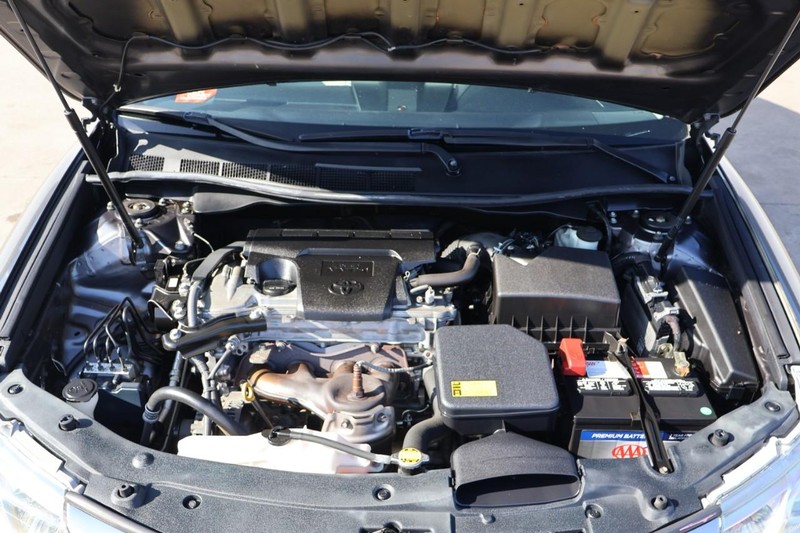 Toyota Camry Vehicle Full-screen Gallery Image 12