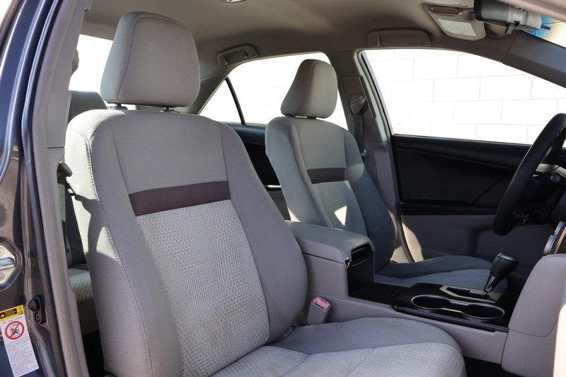 Toyota Camry Vehicle Full-screen Gallery Image 21