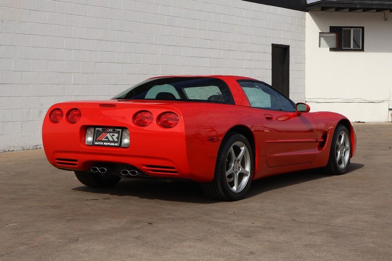 Chevrolet Corvette Vehicle Full-screen Gallery Image 07