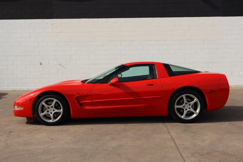 Chevrolet Corvette Vehicle Full-screen Gallery Image 12