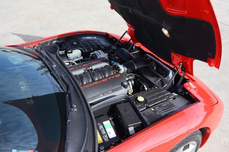 Chevrolet Corvette Vehicle Full-screen Gallery Image 14