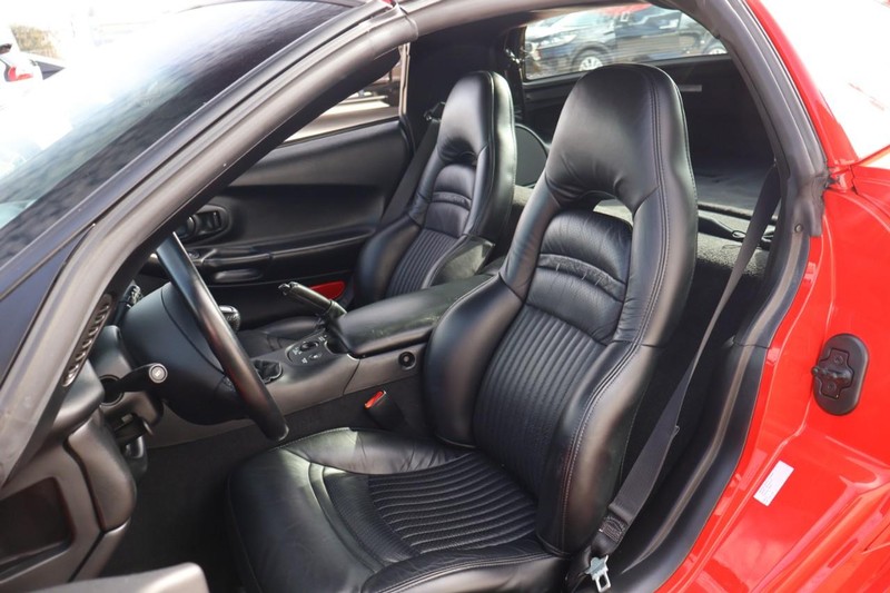 Chevrolet Corvette Vehicle Full-screen Gallery Image 20