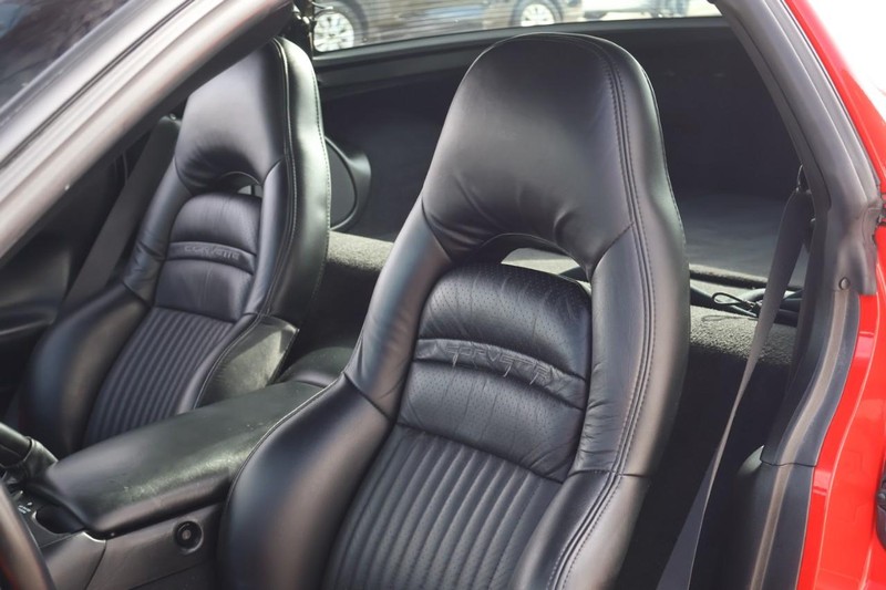 Chevrolet Corvette Vehicle Full-screen Gallery Image 21