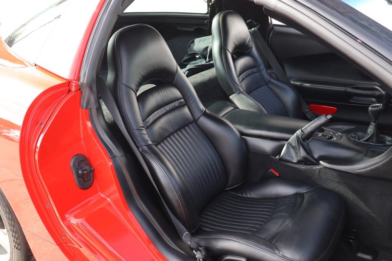 Chevrolet Corvette Vehicle Full-screen Gallery Image 24