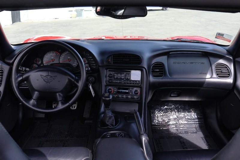 Chevrolet Corvette Vehicle Full-screen Gallery Image 25