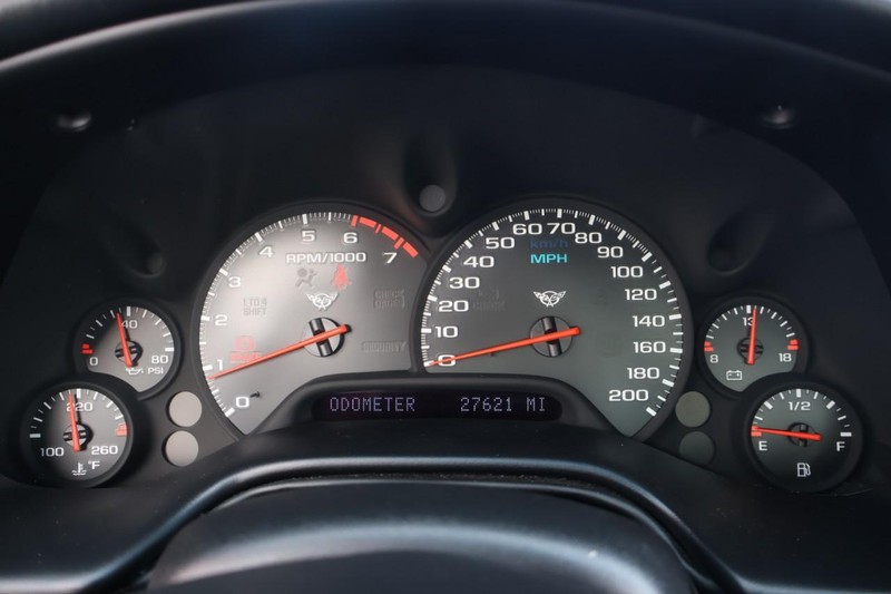 Chevrolet Corvette Vehicle Full-screen Gallery Image 26