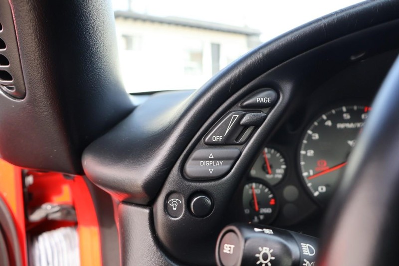 Chevrolet Corvette Vehicle Full-screen Gallery Image 28