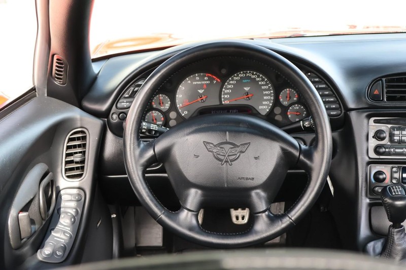 Chevrolet Corvette Vehicle Full-screen Gallery Image 29