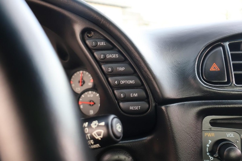 Chevrolet Corvette Vehicle Full-screen Gallery Image 30