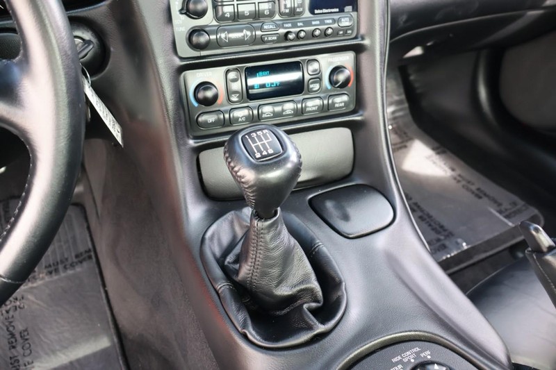 Chevrolet Corvette Vehicle Full-screen Gallery Image 33