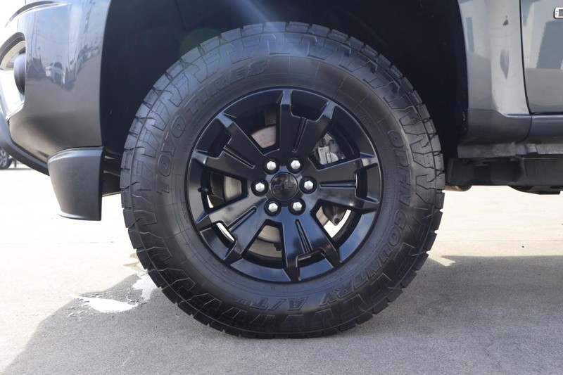 Chevrolet Colorado Vehicle Full-screen Gallery Image 15