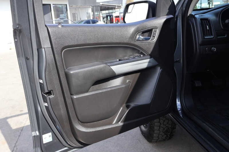 Chevrolet Colorado Vehicle Full-screen Gallery Image 16