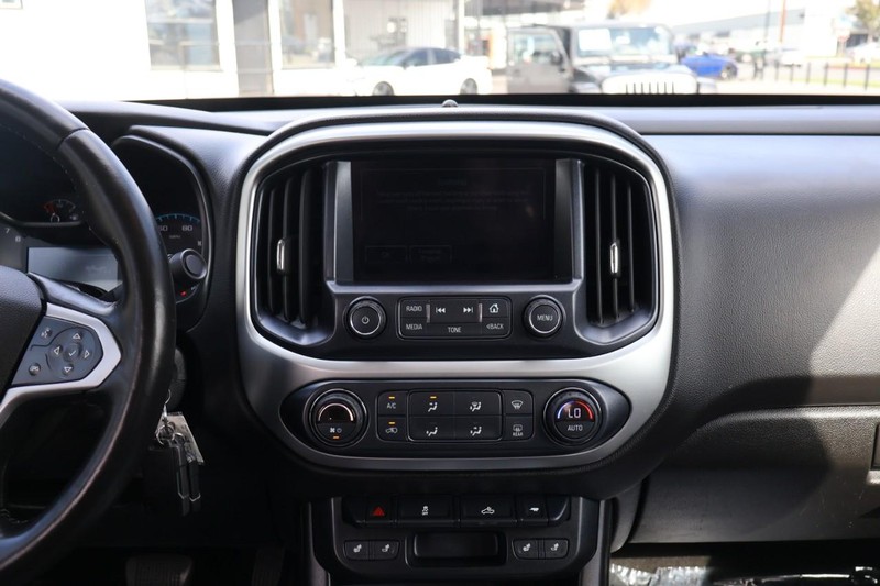 Chevrolet Colorado Vehicle Full-screen Gallery Image 29