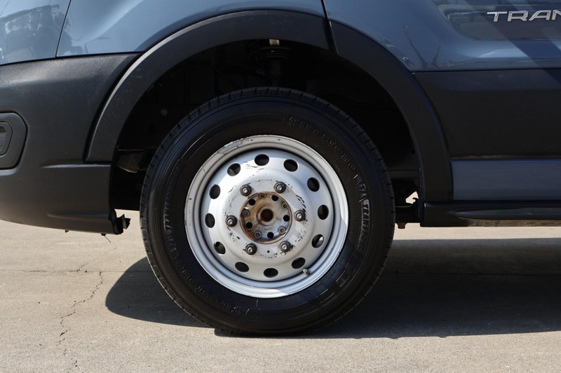 Ford Transit Cutaway Vehicle Full-screen Gallery Image 18