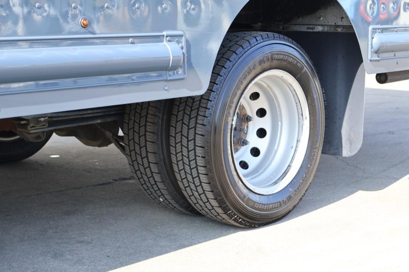 Ford Transit Cutaway Vehicle Full-screen Gallery Image 19