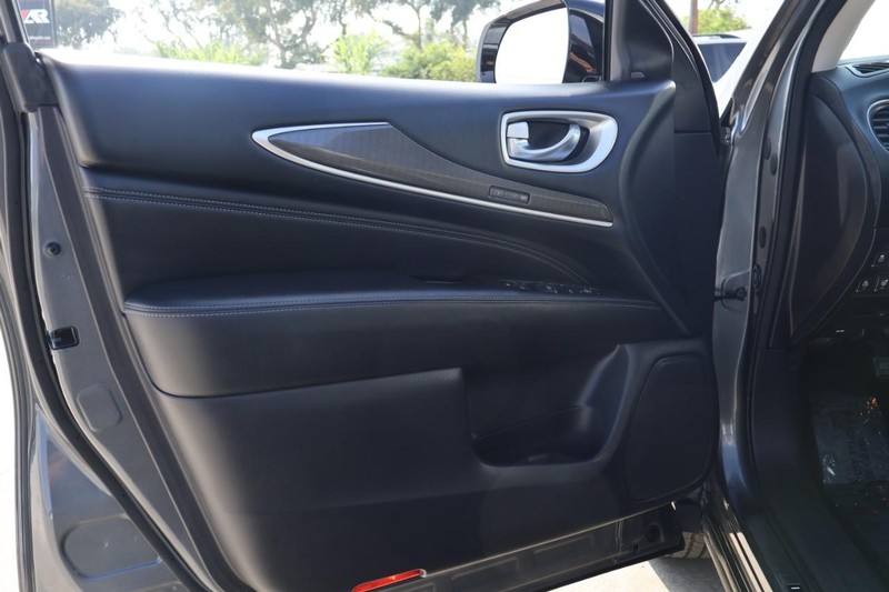 INFINITI QX60 Vehicle Full-screen Gallery Image 16