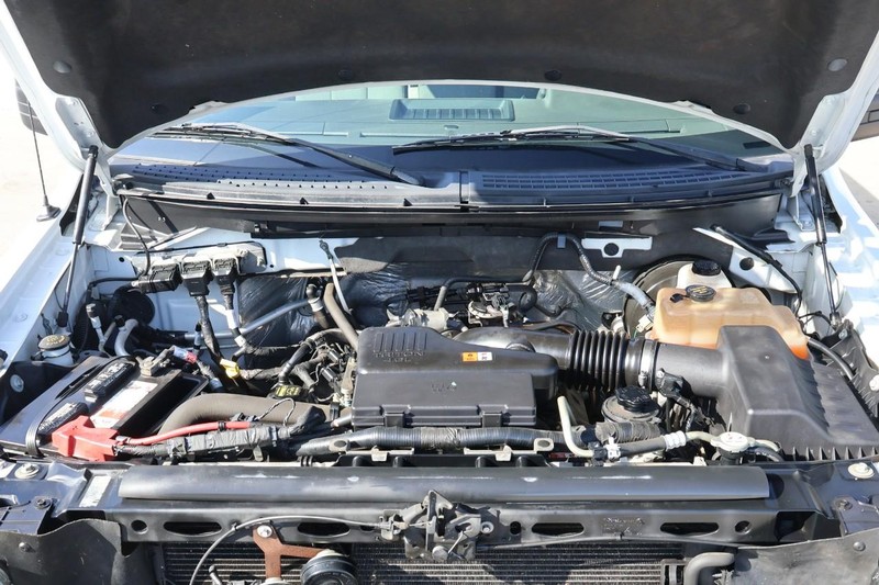 Ford F-150 Vehicle Full-screen Gallery Image 12